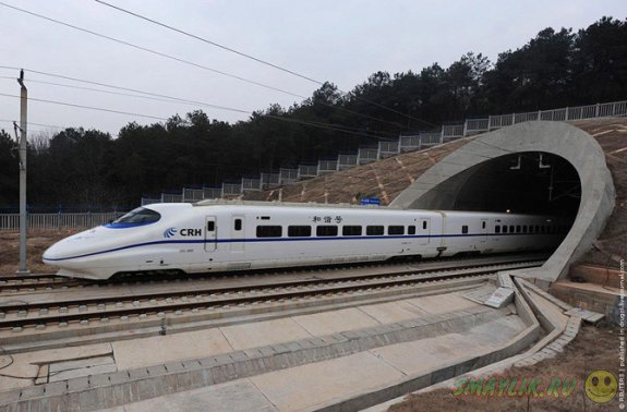В Китае официально запущена самая длинная в мире высокоскоростная железная дорога