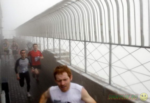 В Нью-Йорке соревновались в беге по лестницам