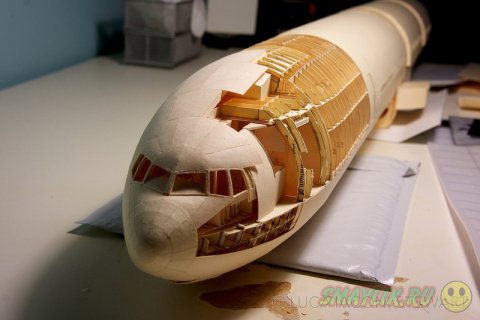 Точная модель «Боинга 777», созданная из бумаги