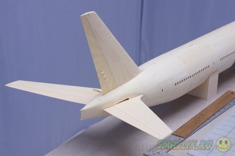 Точная модель «Боинга 777», созданная из бумаги