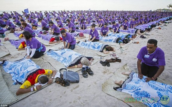 На Бали состоялся массовый сеанс массажа