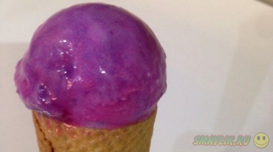 В Испании создали мороженое, меняющее свой цвет