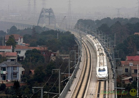 В Китае официально запущена самая длинная в мире высокоскоростная железная дорога