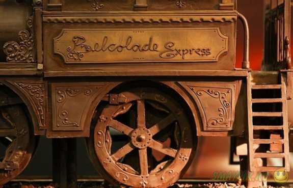 Бельгийские кондитеры изготовили крупнейший в мире шоколадный паровоз