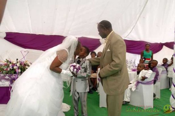 В ЮАР восьмилетний мальчик стал супругом 61-летней женщине 