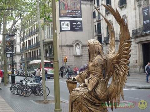Живые статуи на главных улицах городов мира