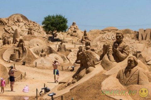 Международный фестиваль песчаных фигур в деревне Пера 