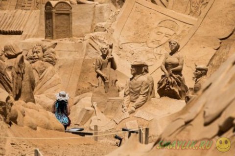 Международный фестиваль песчаных фигур в деревне Пера 
