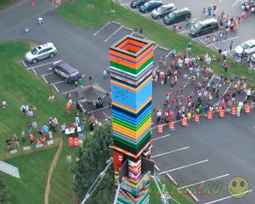 Дети построили 11-этажную башню из конструктора Lego
