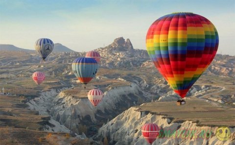 Воздушные шары в небе над Каппадокией