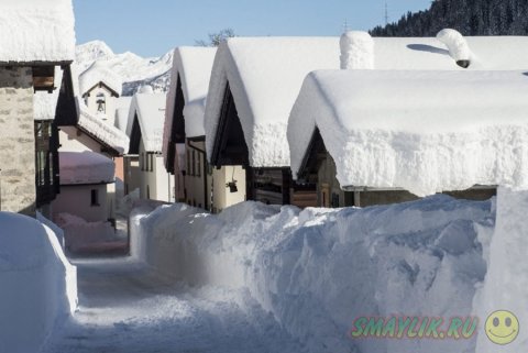 Зима в швейцарском городе Бедретто