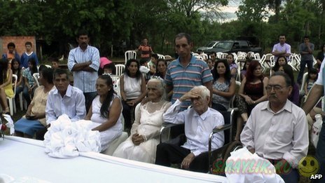 В Парагвае пара поженилась после того, как прожила вместе 80 лет