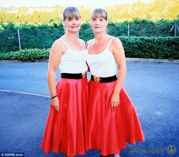 Сестры-близнецы носят одинаковые наряды уже 14 лет