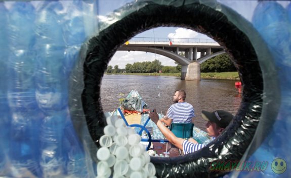 Увлекательное путешествие от Нимбурка до Гамбурга на лодке из пластиковых бутылок