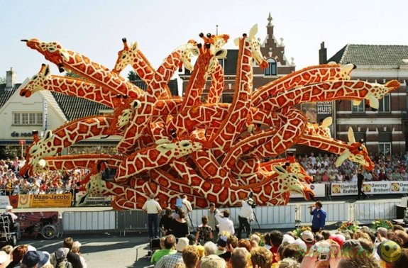 Bloemencorso - самый большой парад цветочных скульптур в мире