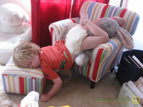Малыши могут уснуть в любых условиях и прекрасно при этом выспаться