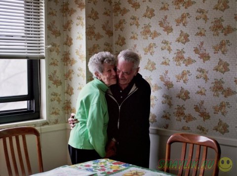 Нежные чувства супружеских пар, женатых на протяжении более 50 лет