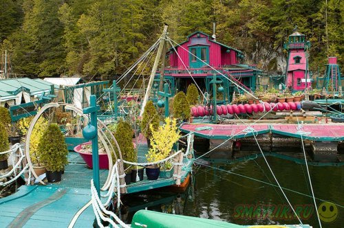 "Бухта свободы" -  дом-остров постороенный у побережья острова Ванкувер 
